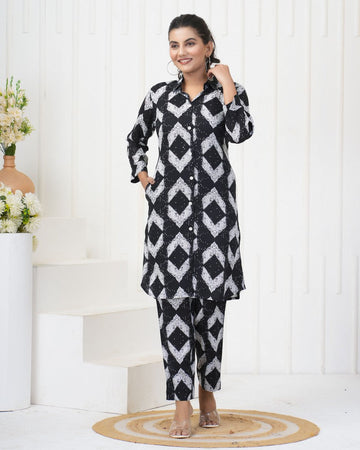 Dazzling Black Color Rayon Fabric Kurti with Bottom