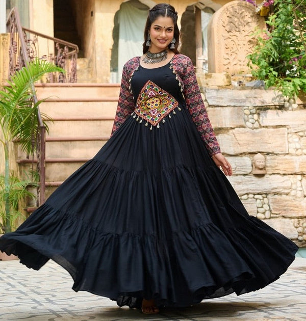 Dazzling Black Color Jacquard Fabric Gown
