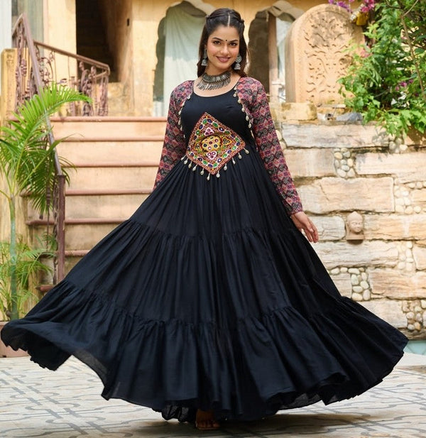 Dazzling Black Color Jacquard Fabric Gown