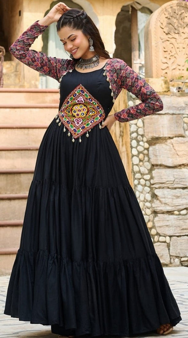 Dazzling Black Color Jacquard Fabric Gown