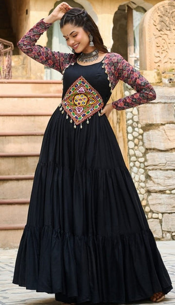 Dazzling Black Color Jacquard Fabric Gown
