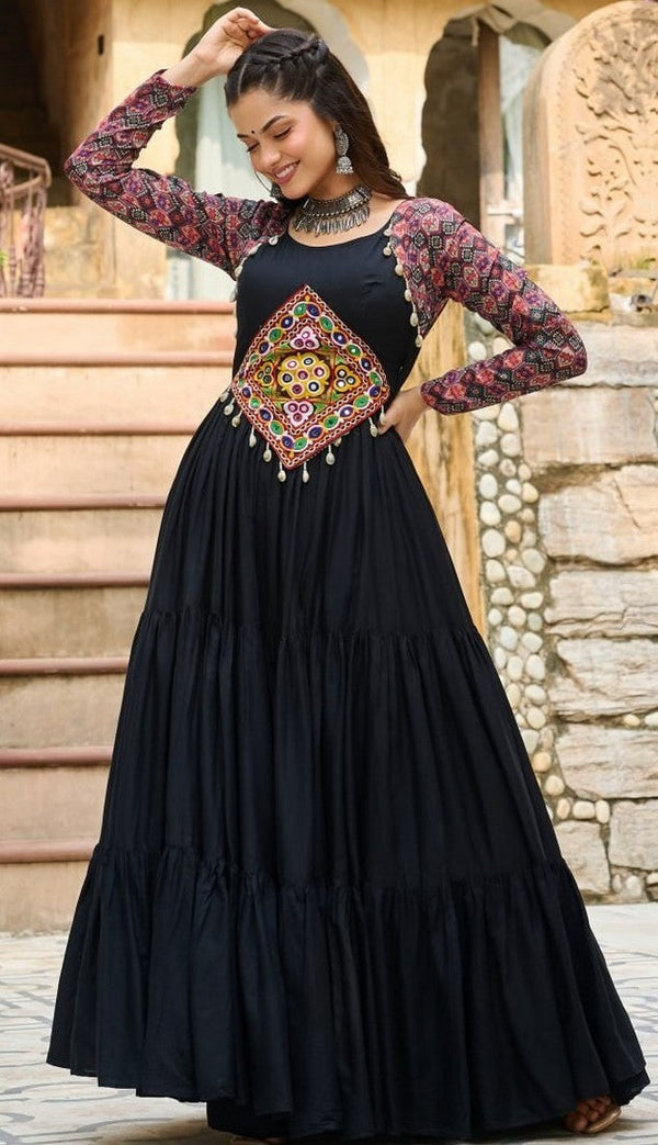Dazzling Black Color Jacquard Fabric Gown