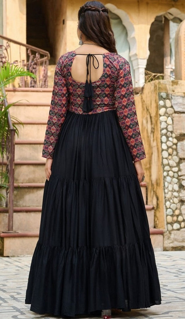 Dazzling Black Color Jacquard Fabric Gown